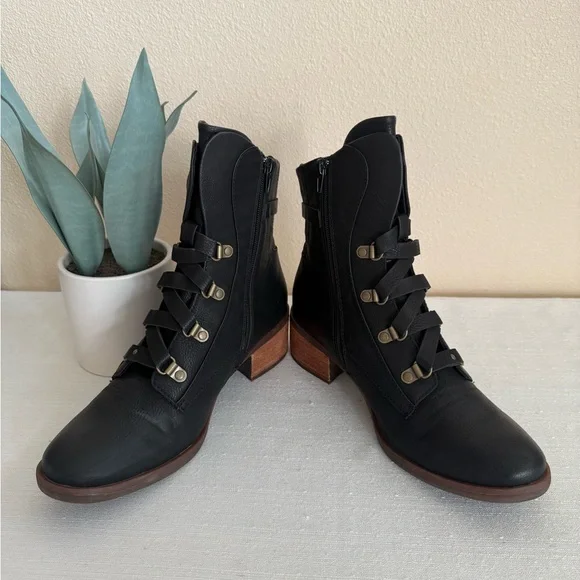 KORKS Reese Black Leather Buckle Lace Up Strap Heeled Ankle Boots - Picture 6 of 15